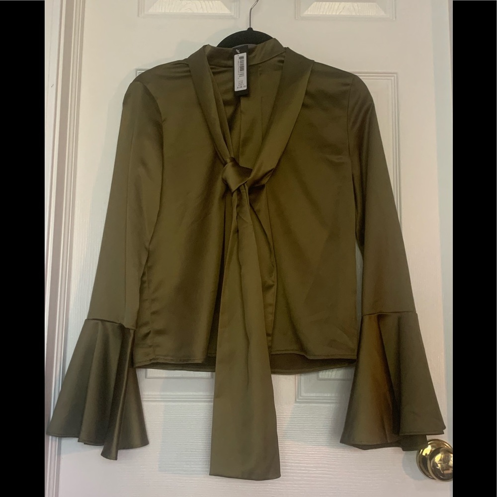 NWT Lea & Viola satin blouse